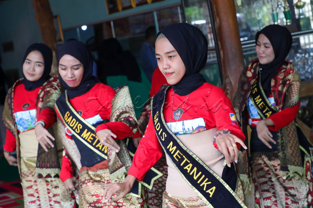 Kegiatan ini juga membuka peluang yang sangat besar kepada anak-anak yang tertarik untuk ikut bergabung menyalurkan minat dan bakatnya dibidang seni tari.&nbsp;