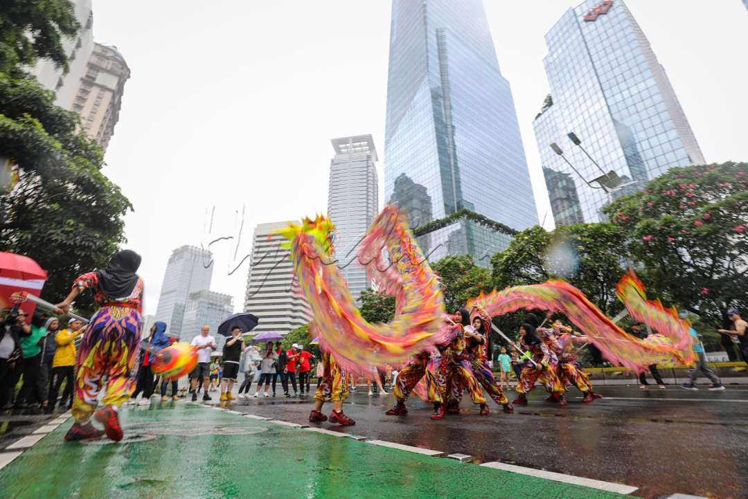 Pertunjukan dua karya seni yang berasal dari Tiongkok dan Indonesia dihadirkan pada acara Sunday Market, yang digelar di area Car Free Day (CFD) kawasan Jl. Sudirman-Thamrin, Jakarta.