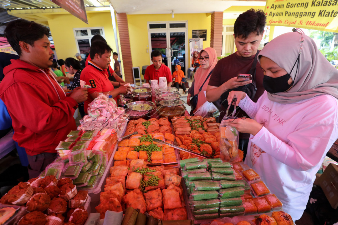 Pasar takjil Benhil buka antara pukul 14.00 WIB hingga pukul 19.00 WIB.<br />
<br />
<br />
&nbsp;