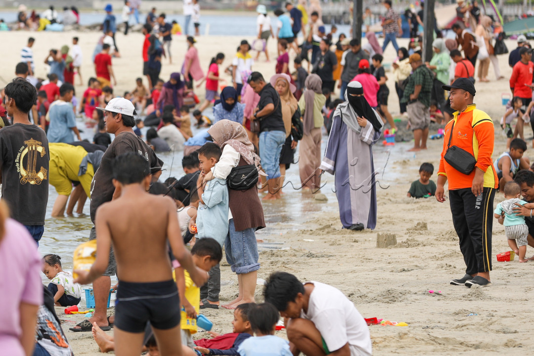 Wisata pantai di kawasan Taman Impian Jaya Ancol menghadirkan pesona yang tidak ada habisnya, kawasan pantai ini memiliki pemandangan yang menawan sehingga tidak heran jika tempat wisata ini terkenal sebagai ikon wisata di tengah kota yang ramai.<br />
&nbsp;