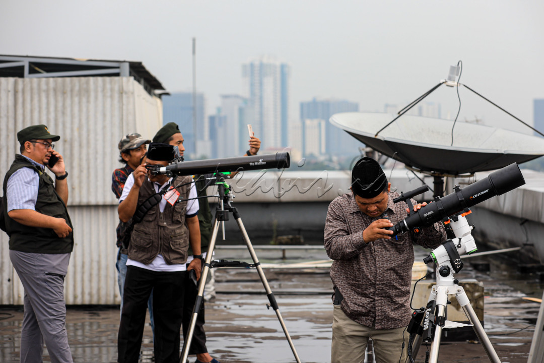 Perkembangan astronomi pada dasarnya sudah ada sejak sekitar 1000 SM tepatnya zaman Sumeria dan Babilonia. Mereka telah mengamati keteraturan dan mampu mengamalkan gehana bulan dan juga peredaran planet.&nbsp;
<div><br />
&nbsp;</div>