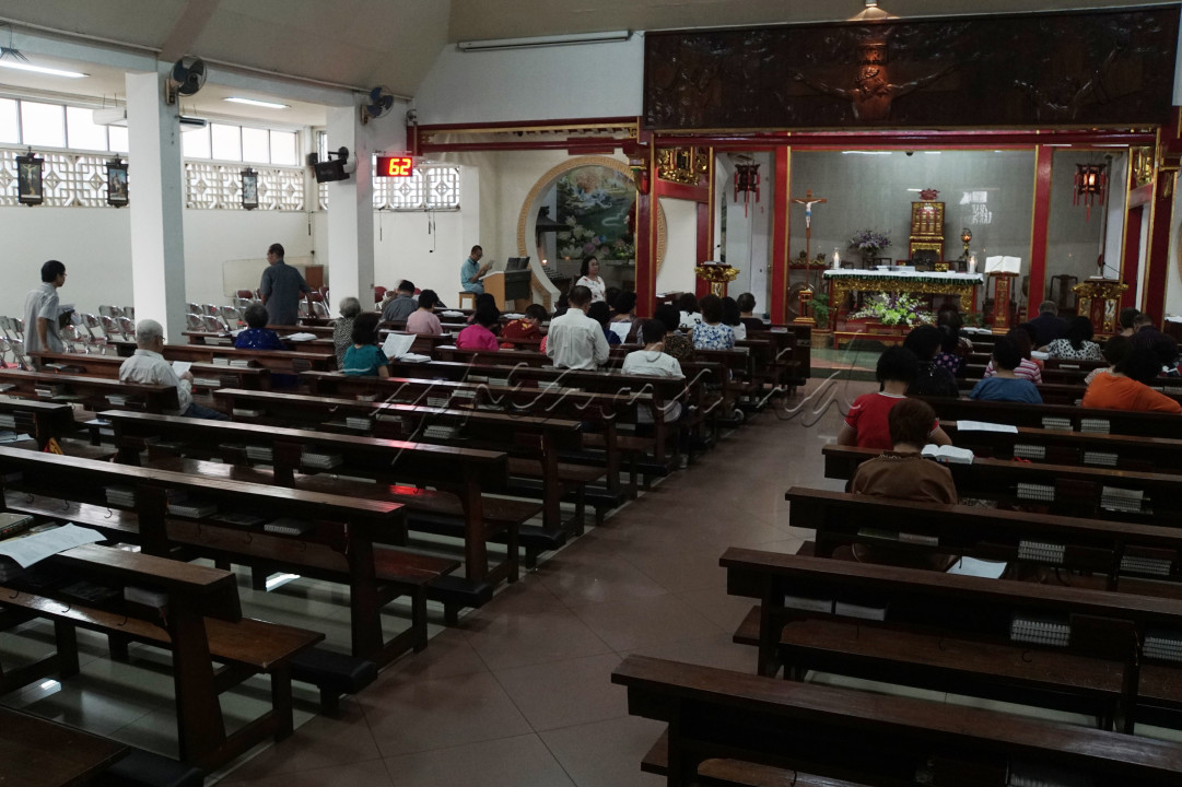 Keunikan lainnya ialah gereja ini juga merayakan hari besar China. Pada saat Imlek atau tahun baru menurut kalender China, seluruh gereja dihiasi warna merah dan diadakan acara-acara etnis Tionghoa di sana.
<div>&nbsp;</div>