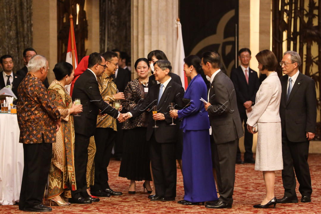 Salah satu fakta menarik mengenai Kaisar Naruhito yaitu, dia merupakan pewaris pertama tahta Jepang yang belajar di luar negeri. Dan saat menjalani kuliahnya, dia mengerjakan aktivitas sehari-hari dengan normal dan mandiri.<br />
&nbsp;