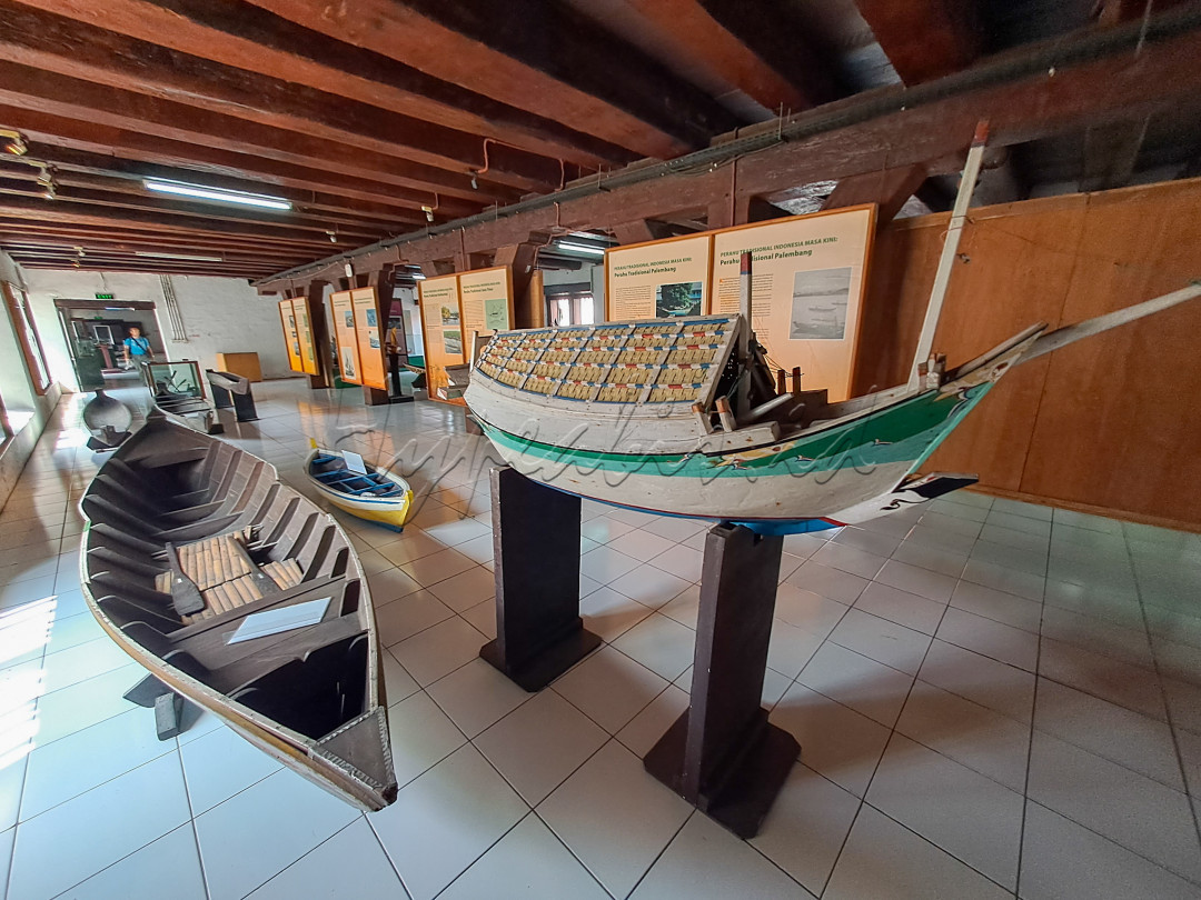 Museum Bahari adalah museum yang menyimpan koleksi yang berhubungan dengan kebaharian dan kenelayanan bangsa Indonesia dari Sabang hingga Merauke.&nbsp;&nbsp;