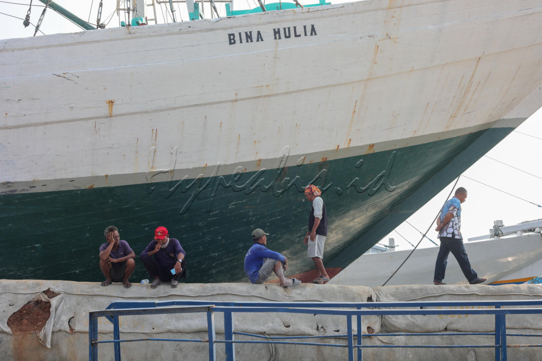Banyak pedagang-pedagang dari berbagai daerah di Nusantara yang melakukan kegiatan di pelabuhan ini, banyak pula pedagang asing seperti Tiongkok, Arab, India, Inggris dan Portugis di sana.&nbsp;