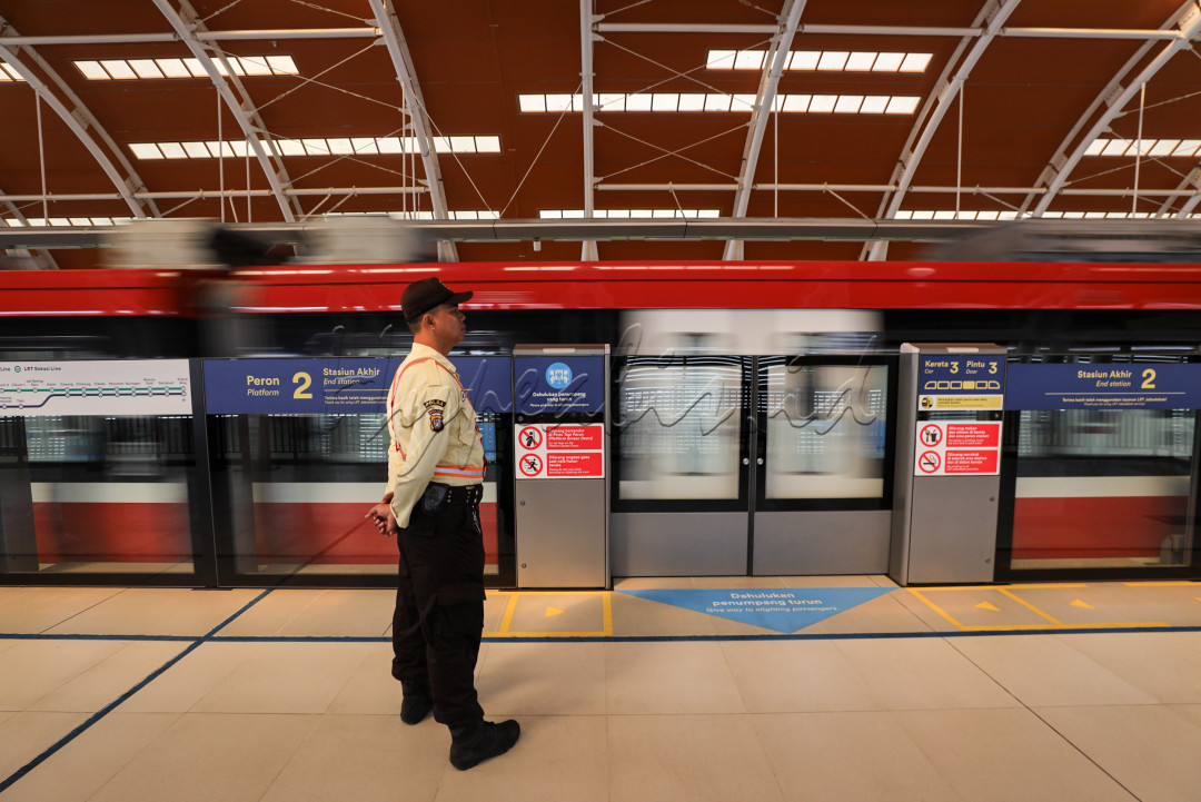 Uji coba tahap pertama berlangsung 12 Juli 2023 hingga 26 Juli 2023, yang terdiri dari 22 perjalanan per hari dengan kelompok yang dapat mengikuti uji coba adalah undangan terbatas dari kementerian/lembaga, jurnalis/media, dan komunitas.&nbsp;