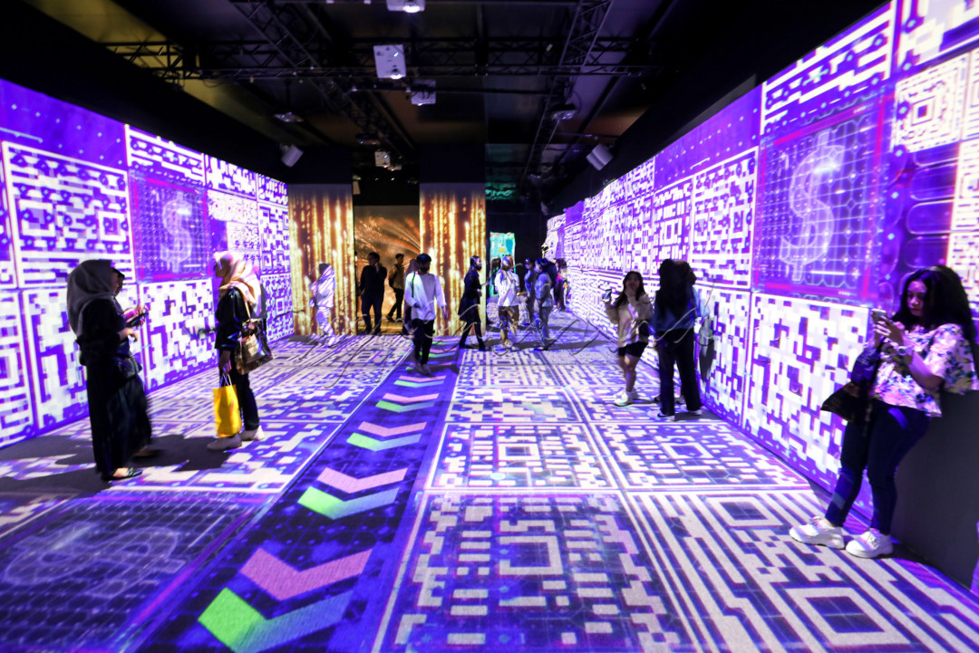<div>Departemen Layanan Informasi Hong Kong meluncurkan pameran &ldquo;Immersive Hong Kong&rdquo; sebagai bagian dari kampanye promosi dinegara-negara ASEAN. Pameran yang mengusung tema &ldquo;Hong Kong - Where the world looks ahead&rdquo; ini memamerkan kekuatan, kelebihan, dan peluang unik yang dimiliki Hong Kong untuk menarik wisatawan bisnis dan liburan dari komunitas ASEAN ke Hong Kong.</div>

<div>&nbsp;</div>