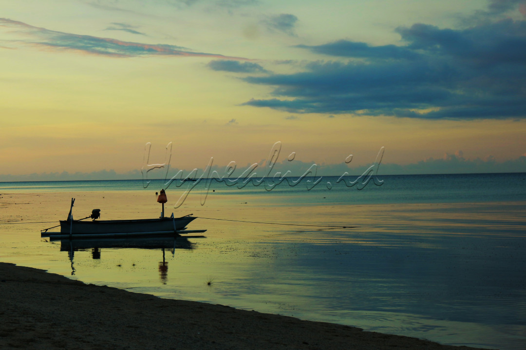 Keindahan pantai sira&nbsp;