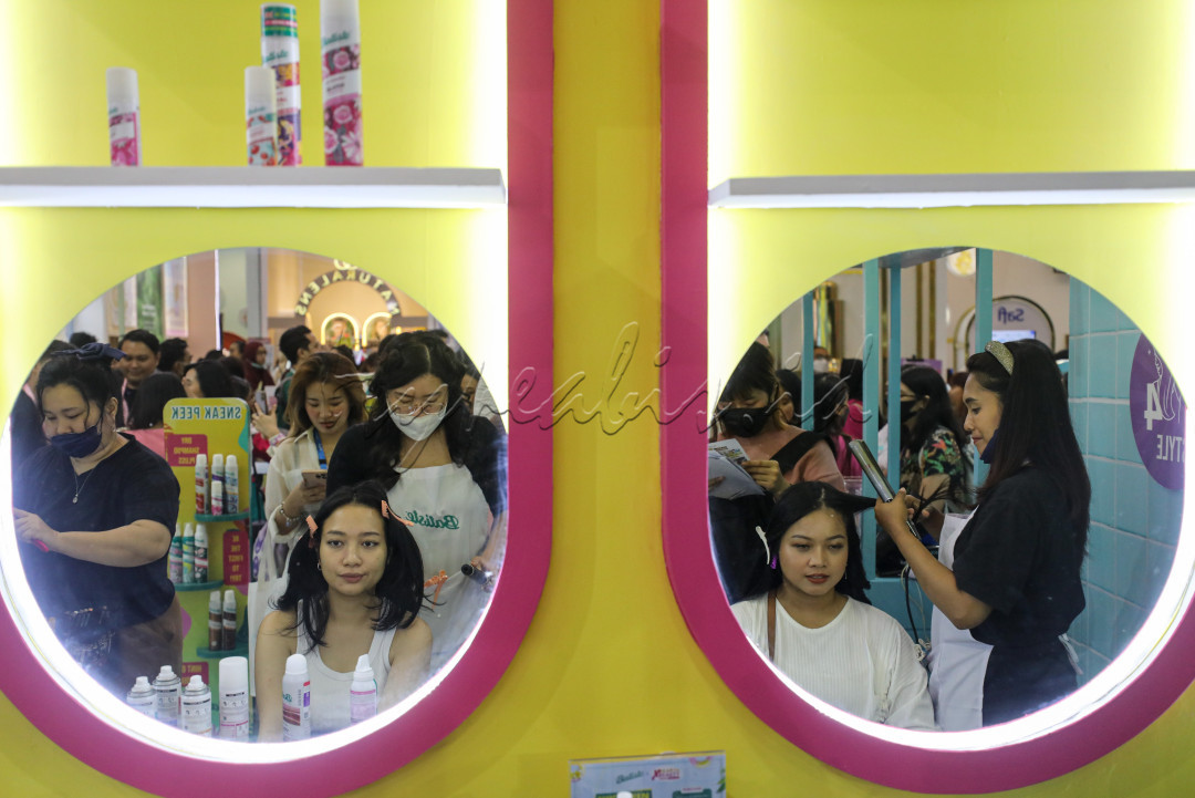 Sepanjang tahun lalu, FD X Beauty mampu mendatangkan 140.000
<div>pengunjung di tiga kota, salah satunya Jakarta X Beauty dengan 99.000 pengunjung.</div>