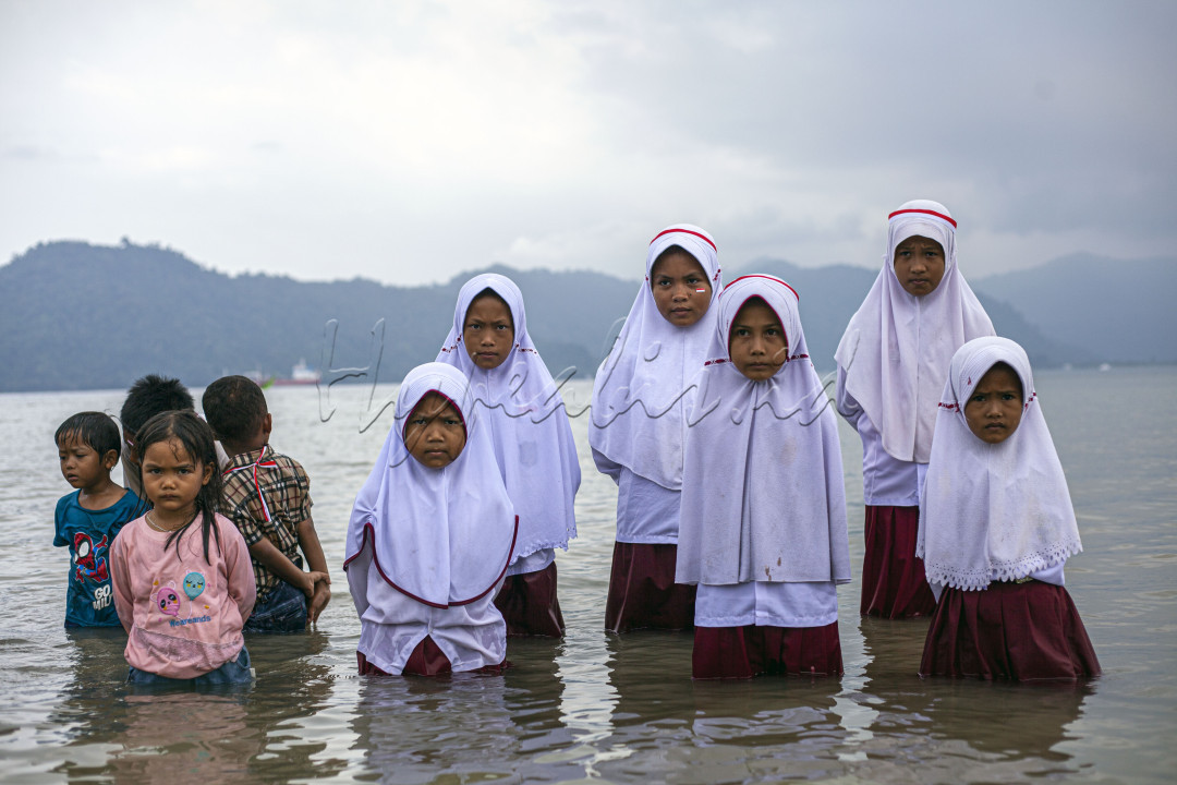 Upacara memperingati Hari Kemerdekaan yang dilaksanakan di laut ini di inisiasi oleh Kelompok Sadar Wisata (Pokdarwis) Taluak Buo Padang sebagai bentuk pengungkapan arti merdeka bagi anak-anak Taluak Buo.