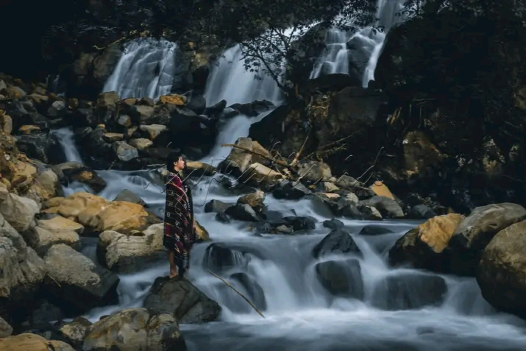 Darmayanti_082399483589_KEINDAHAN AIR TERJUN DI KOTA MAKASSAR