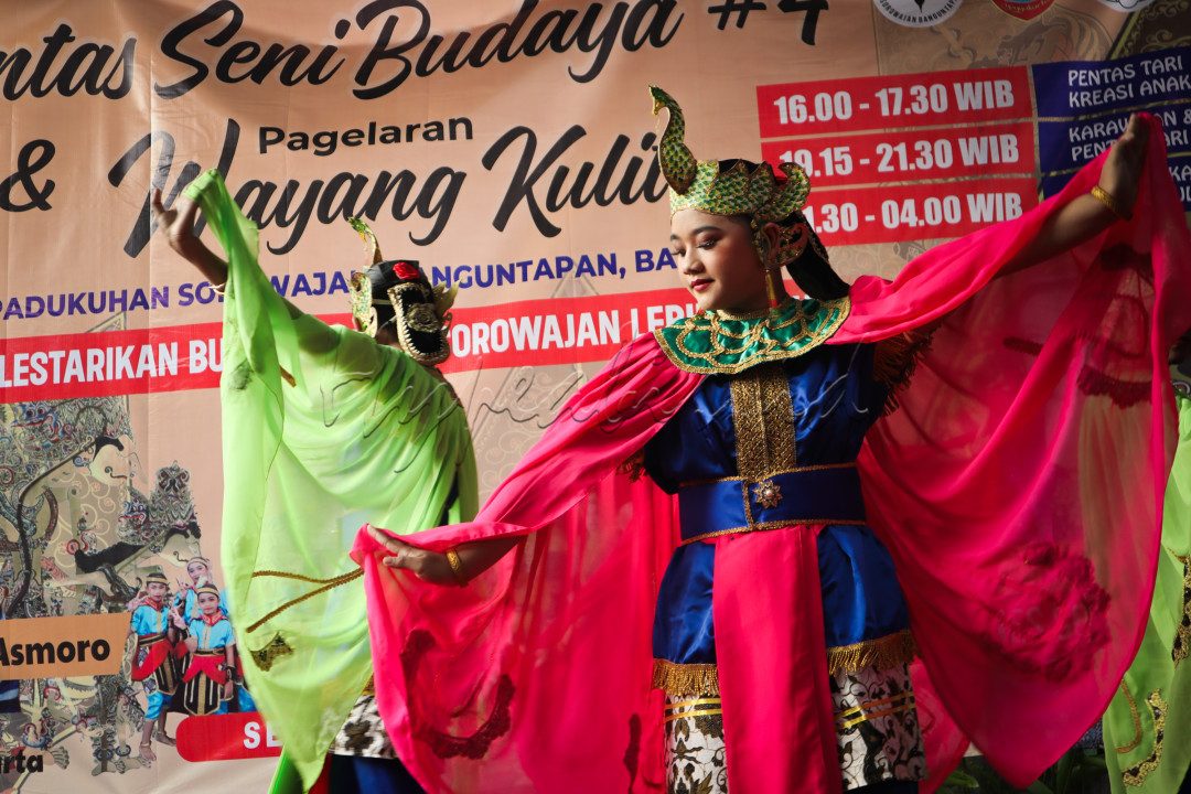 Sebuah pementasan tari kreasi anak, tari merak, dalam rangkaian acara Pentas Seni Budaya Karawitan dalam rangka memperingati HUT 78 RI.