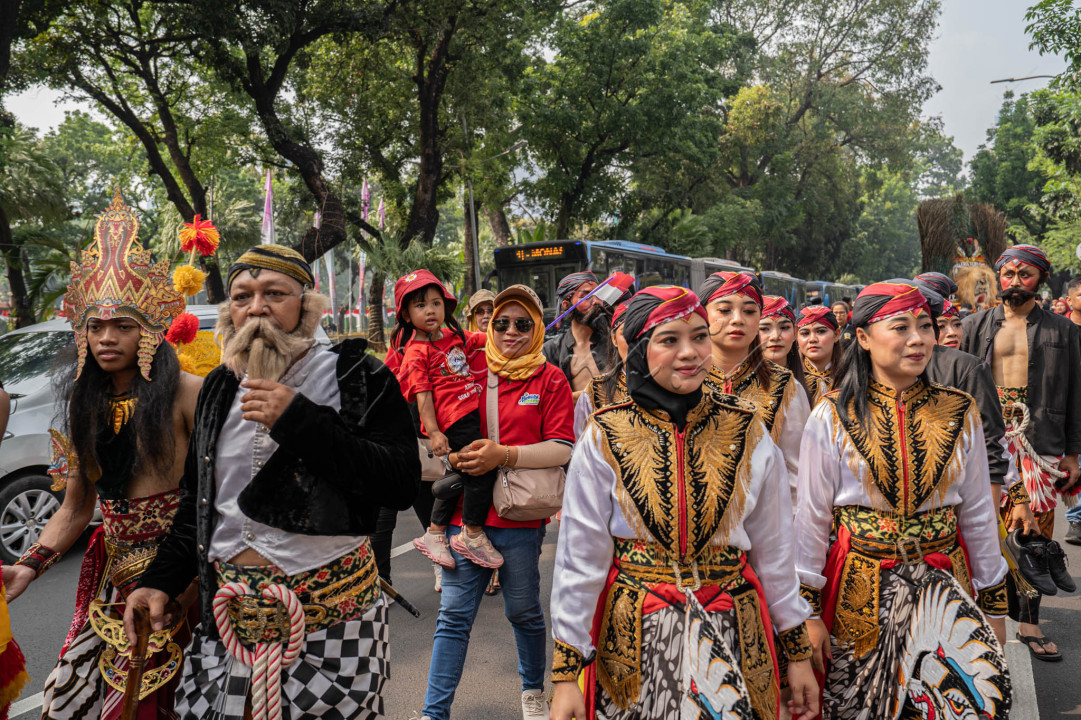 Reog merupakan salah satu seni budaya yang berasal dari&nbsp;Jawa Timurbagian barat-laut, dan&nbsp;Ponorogo&nbsp;dianggap sebagai kota asal Reog yang sebenarnya. Gerbang kota Ponorogo dihiasi oleh sosok&nbsp;warok&nbsp;dan&nbsp;gemblak, dua sosok yang ikut tampil pada saat Reog dipertunjukkan. Reog adalah salah satu budaya daerah di&nbsp;Indonesia&nbsp;yang masih sangat kental dengan hal-hal yang berbau&nbsp;mistik&nbsp;dan ilmu kebatinan yang kuat