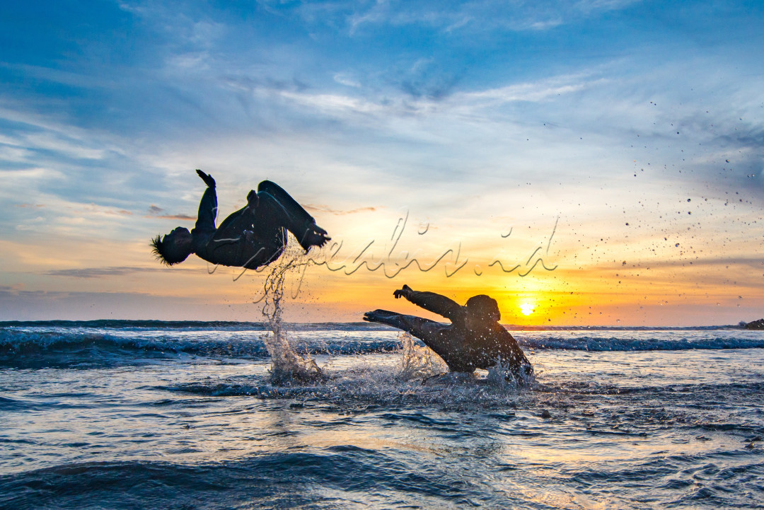 Silat ini sudah menjadi ciri khas dari daerah Pariaman ini karena silat ini di lakukan di atas air di tepi pantai