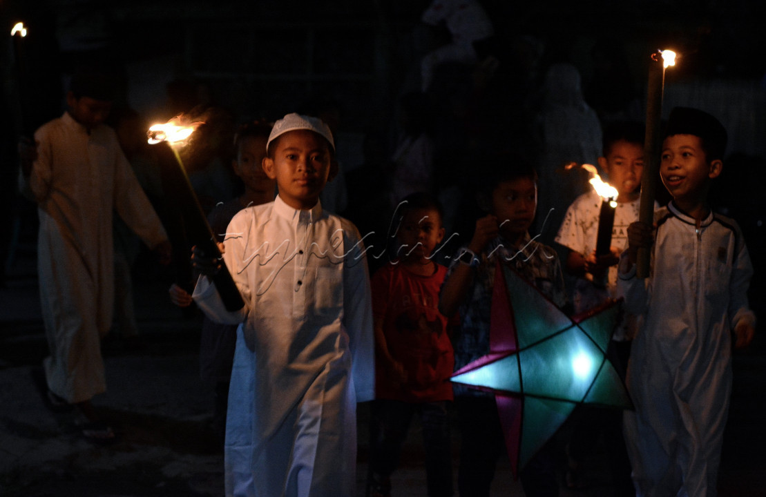 Semangat beragama Islam dibuktikan dengan peringatan 1 Muharram diberbagai daerah dengan melakukan rihlah keliling kampung atau perkotaan