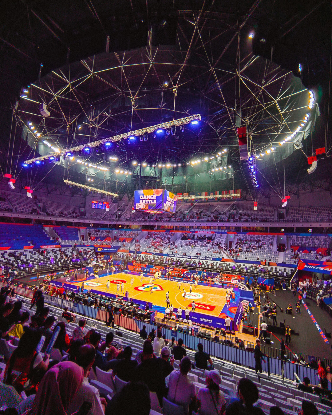 Akhirnya di tahun 2023 ini Indonesia untuk pertama kali nya dalam sejarah bisa menyelenggarakan FIBA World Cup 2023 di Indonesia Arena, di stadion yang mampu memuat kapasitas hampir 16.000 penonton dengan standar dunia.&nbsp;