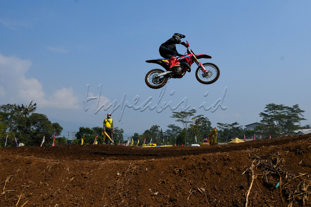 Unjuk skill &nbsp;peserta kategori &nbsp;junior kejurnas Grass Track Motor Cross tingkat Nasional berlangsung di Kampus UIN Salatiga (23-7-2023)