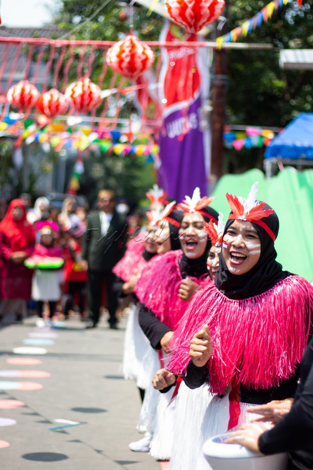 Hari&nbsp;kemerdekaan&nbsp;Republik Indonesia, 17 Agustus merupakan suatu momen yang gembira untuk seluruh lapisan masyarakat. Untuk memeriahkannya, ada banyak lomba yang biasanya diadakan. Tujuan utamanya adalah menciptakan kegembiraan untuk semua orang, semua lapisan masyarakat. Dari pusat kota hingga ke pelosok desa-desa.