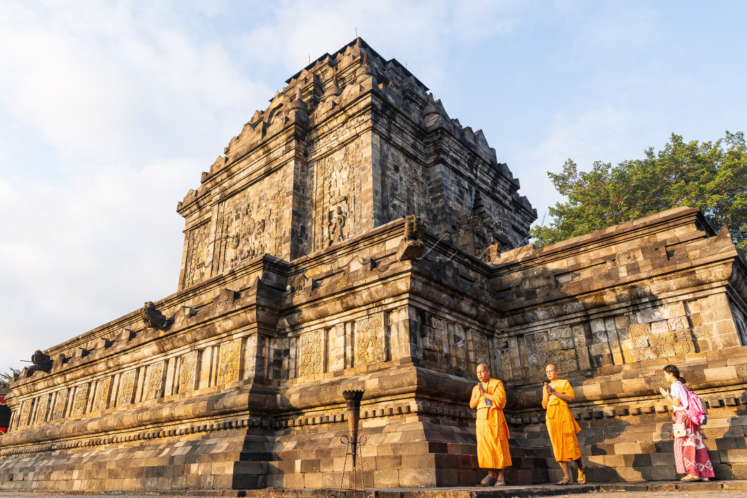 Salah satu ritual sebelum detik-detik perayan waisak 2023 di Candi Pawon
