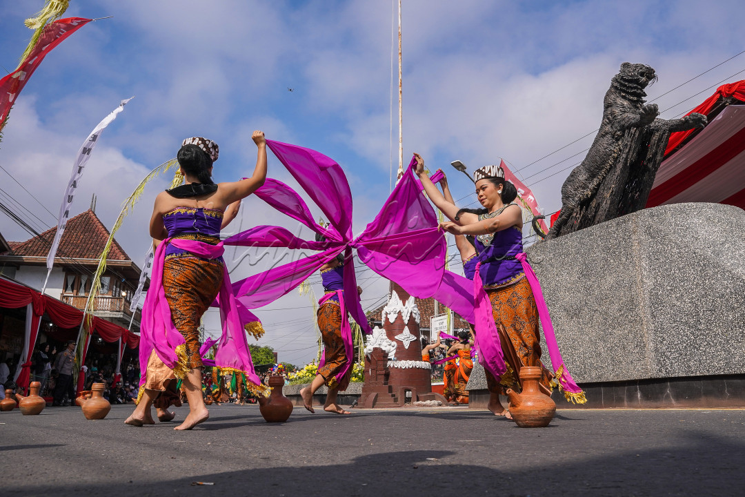 Dalam rangka upacara adat Seren Taun di Cigugur, Kab.Kuningan