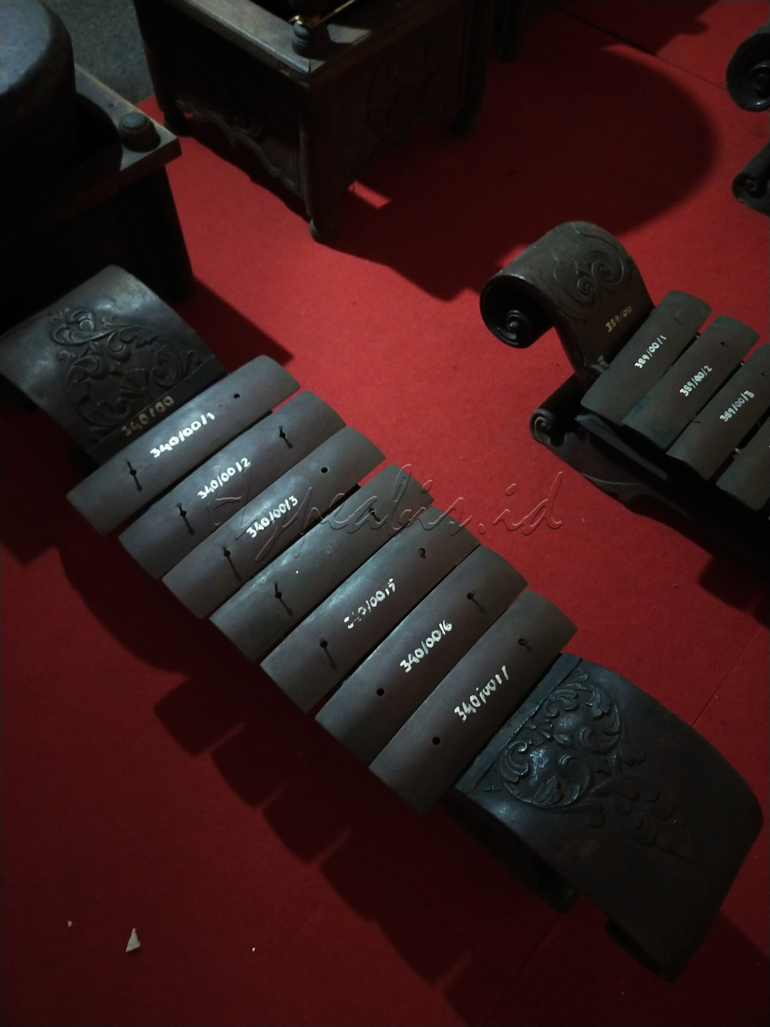 Salah satu koleksi alat musik yang berada di museum cakraningrat