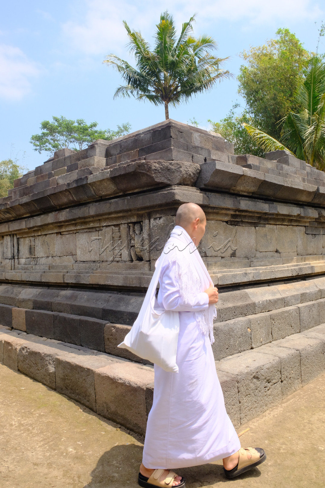 Candi Pendem Jawa Tengah dan Bikkhuni.