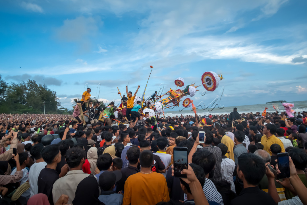 Tradisi mambuang tabuik