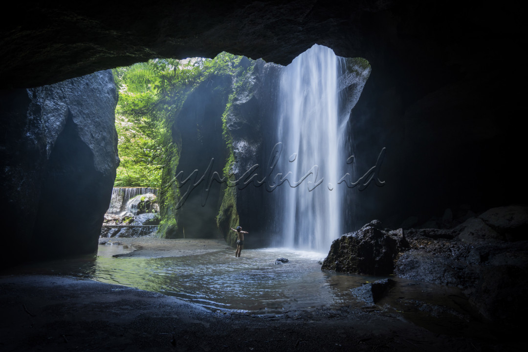 Air terjun yang kini menarik wisatawan untuk berkunjung di objek wisata yang berada di salah satu desa di kabupaten bangli&nbsp;