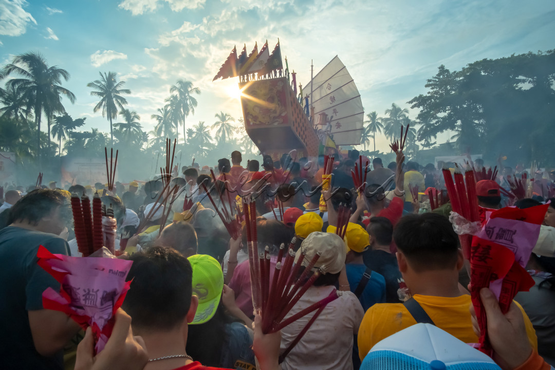 Tradisi bakar tongkang