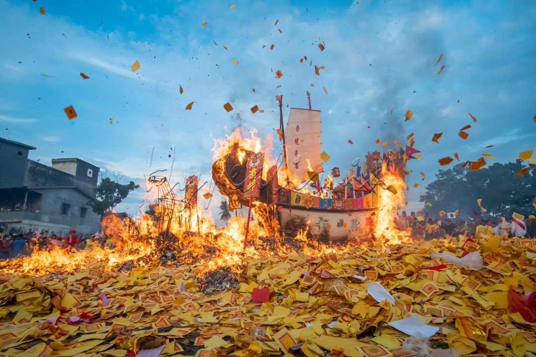 Ritual bakar tongkar