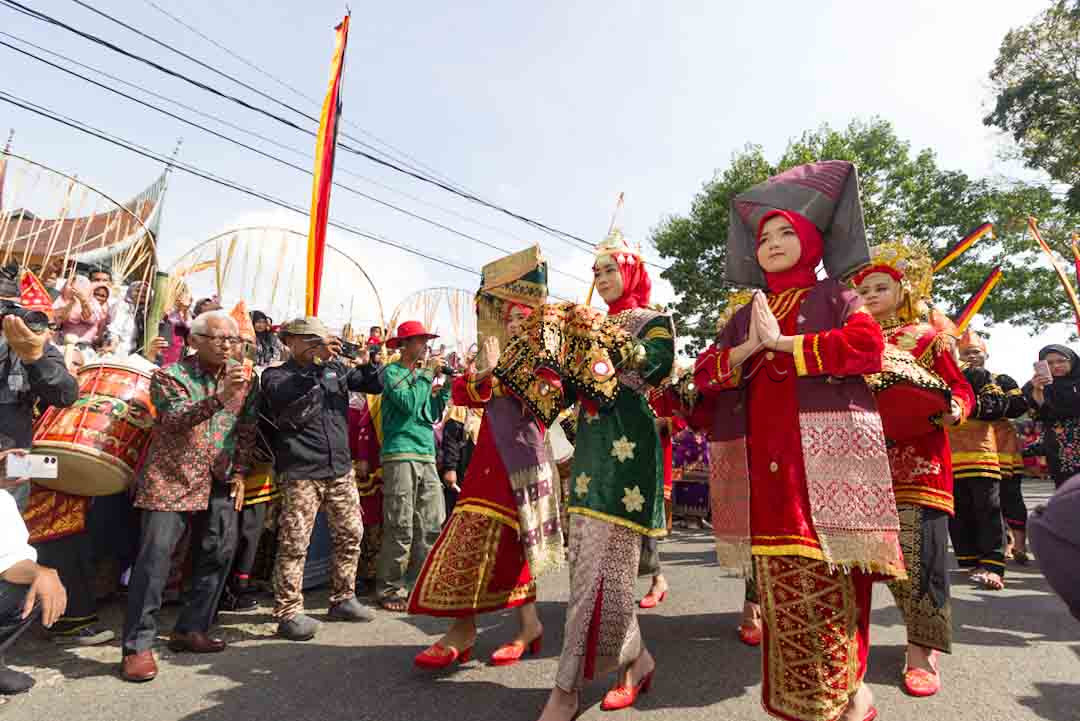 Tradisi minang , penyambutan tamu adat di minangkabau