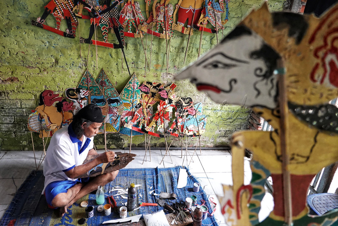 Pak Darmaji sang pawang wayang, beliau adalah pengerajin wayang dari Sidoarjo yang merasa bertanggung jawab agar wayang tetap lestari