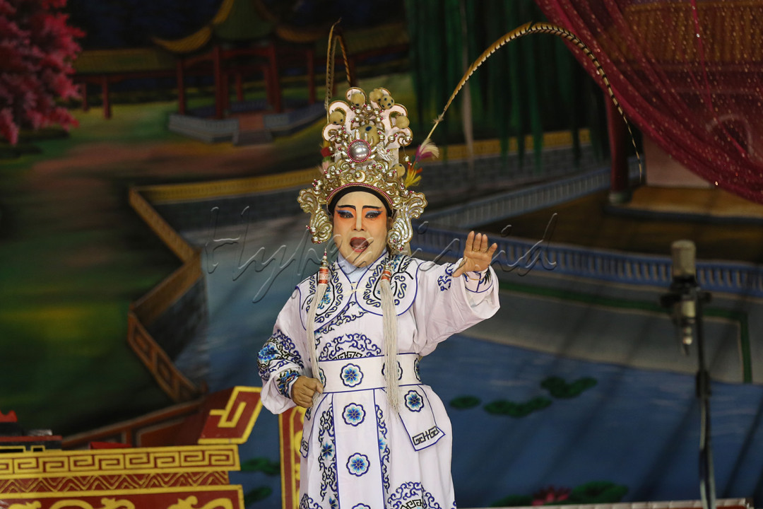 Vihara Budhi Dharma (Sam Ciong Kun) Deli Serdang memberikan hiburan pertunjukan Opera China atau Wayang Orang (Tio Ciu Pan) secara gratis untuk memeriahkan HUT Ke-41 vihara. Seluruh pemerannya langsung didatangkan dari Negeri Tirai Bambu.<br />
<br />
Acara ini berlangsung selama 22 hari,&nbsp;sejak tanggal 23 Agustus 2023 hingga 13 September 2023 di lapangan depan Vihara Budhi Dharma, Jalan A. Kadir Pasar V, Tandam Hulu II, Kabupaten Deli Serdang, Provinsi Sumatera Utara.<br />
<br />
Kegiatan ini sangat bermanfaat untuk memperkenalkan Opera China yang sudah ada sejak abad Ke-4 atau masa Dinasti Zhao pada Milenial dan Gen Z. Pada umumnya mengangkat cerita-cerita rakyat berupa legenda, dongeng dan sebagainya. Temanya bisa beraneka ragam. Mulai dari kisah percintaan, persahabatan, lelucon, termasuk cerita-cerita yang berkaitan dengan epos atau kepahlawanan.<br />
&nbsp;