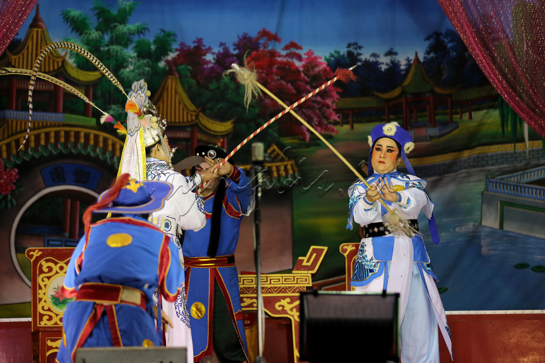 Vihara Budhi Dharma (Sam Ciong Kun) Deli Serdang memberikan hiburan pertunjukan Opera China atau Wayang Orang (Tio Ciu Pan) secara gratis untuk memeriahkan HUT Ke-41 vihara. Seluruh pemerannya langsung didatangkan dari Negeri Tirai Bambu.<br />
<br />
Acara ini berlangsung selama 22 hari,&nbsp;sejak tanggal 23 Agustus 2023 hingga 13 September 2023 di lapangan depan Vihara Budhi Dharma, Jalan A. Kadir Pasar V, Tandam Hulu II, Kabupaten Deli Serdang, Provinsi Sumatera Utara.<br />
<br />
Kegiatan ini sangat bermanfaat untuk memperkenalkan Opera China yang sudah ada sejak abad Ke-4 atau masa Dinasti Zhao pada Milenial dan Gen Z. Pada umumnya mengangkat cerita-cerita rakyat berupa legenda, dongeng dan sebagainya. Temanya bisa beraneka ragam. Mulai dari kisah percintaan, persahabatan, lelucon, termasuk cerita-cerita yang berkaitan dengan epos atau kepahlawanan.<br />
&nbsp;