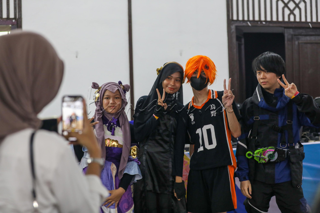 Selain itu, terdapat kegiatan edukasi yang menarik seperti creative seminar &amp; simulation yang mengusung tema yang berbeda selama dua hari, ada ajang unjuk bakat di kontes cosplay, serta ada business matching sebagai wadah yang mempertemukan kreator dengan investor.
<div>&nbsp;</div>