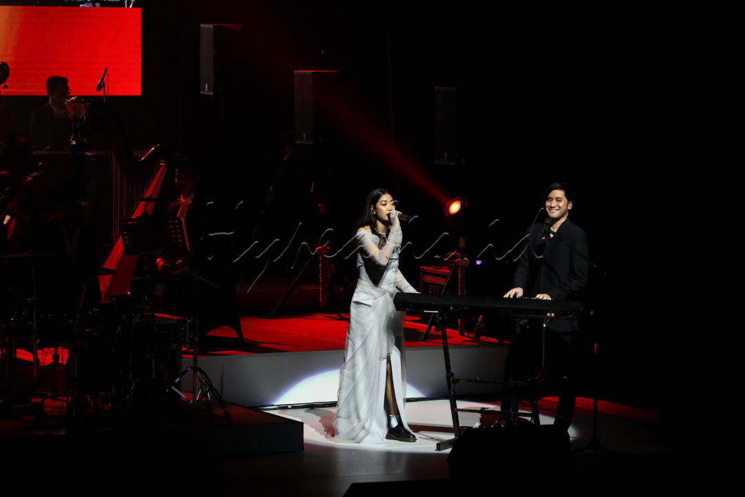 Pada konser tersebut mereka menampilkan karya masing-masing dalam satu panggung yang sama.