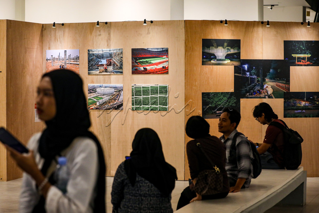 Rekam Jakarta 2023 menghadirkan karya dari 68 pameris yang terdiri dari 141 foto tunggal serta 15 foto cerita yang telah melalui proses kurasi secara teliti sebelum dipamerkan.
<div>&nbsp;</div>