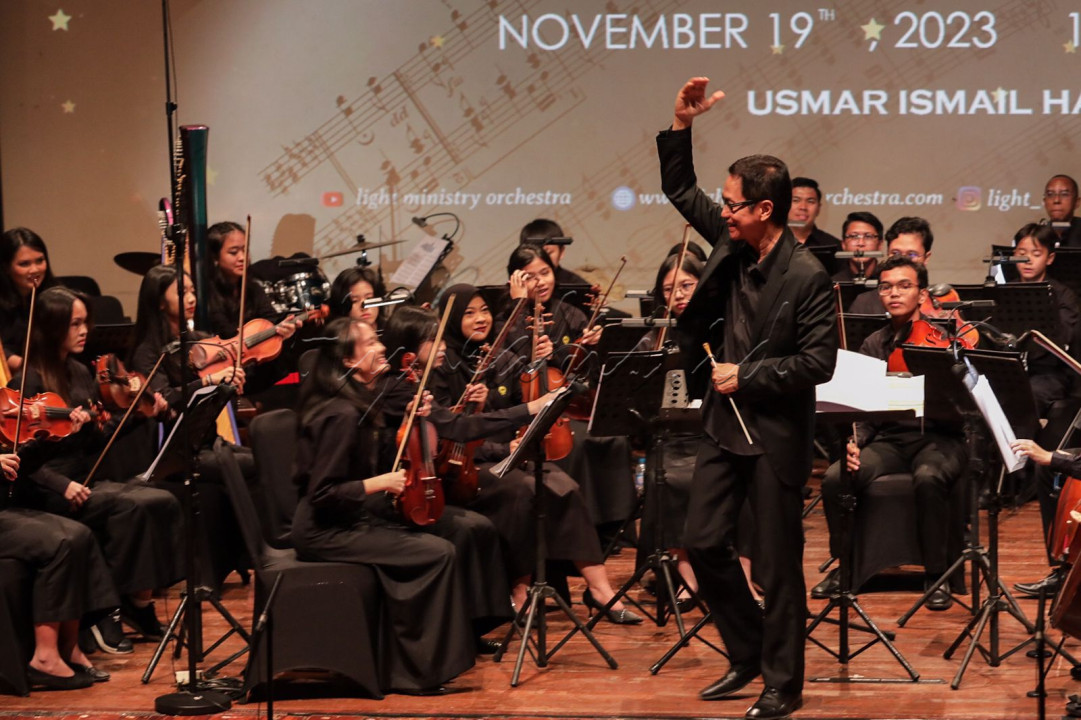 Light Ministry Orchestra (LMO) merupkan grup musik yang terdiri dari 31 orang anak muda, yaitu 28 siswa reguler dan 3 siswa berkebutuhan khusus.