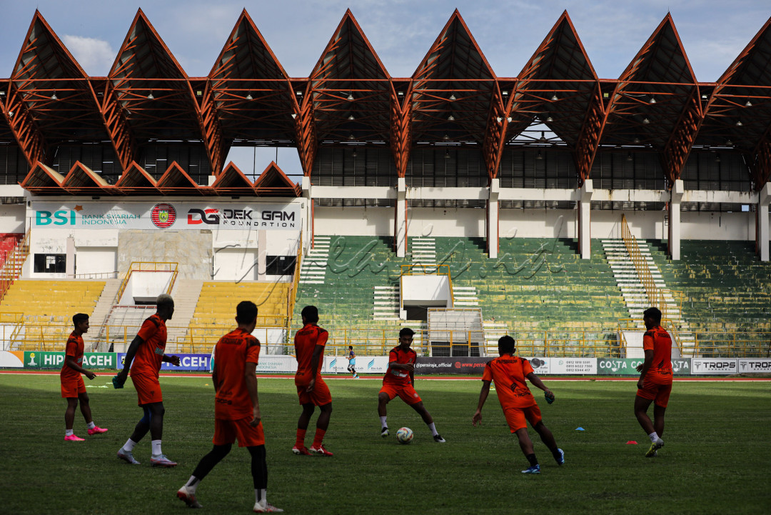 Para pemain Persiraja Banda Aceh terus fokus menjaga kualitas penampilan melalui latihan rutin, demi mempertahankan posisinya di papan atas klasemen liga 2 Indonesia.