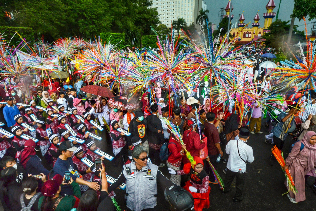 <div>Pemerintah Kota Semarang menggelar tradisi Dugderan menyambut Ramadhan 2023 dan HUT ke-476 Kota Semarang. Kegiatan Dugderan 2023 Kota Semarang kali ini dilaksanakan dengan karnaval arak-arakan warak ngendog dan pawai budaya.Diharapkan terjalin persaudaraan yang solid antar warga dikota Semarang</div>

<div>&nbsp;</div>