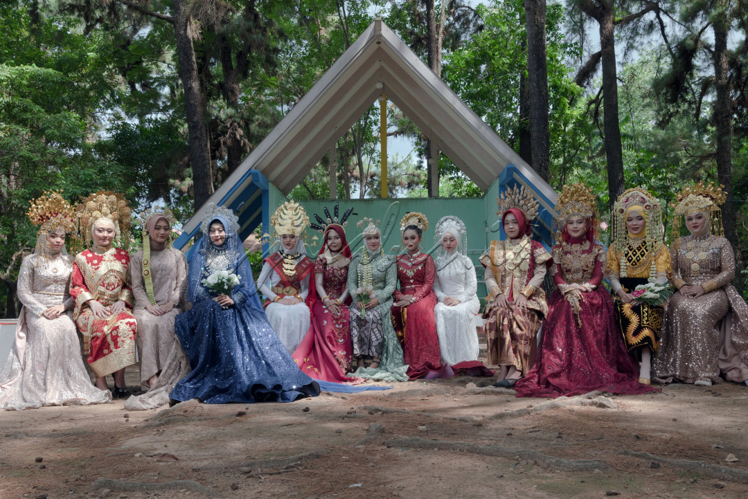 Kreasi Nusantara, Foto Bersama MUA binaan Family Creatif dlm acara Wedding Kreasi di tempat wisata Hutan Pinus, Banjarbaru 30/11/2023