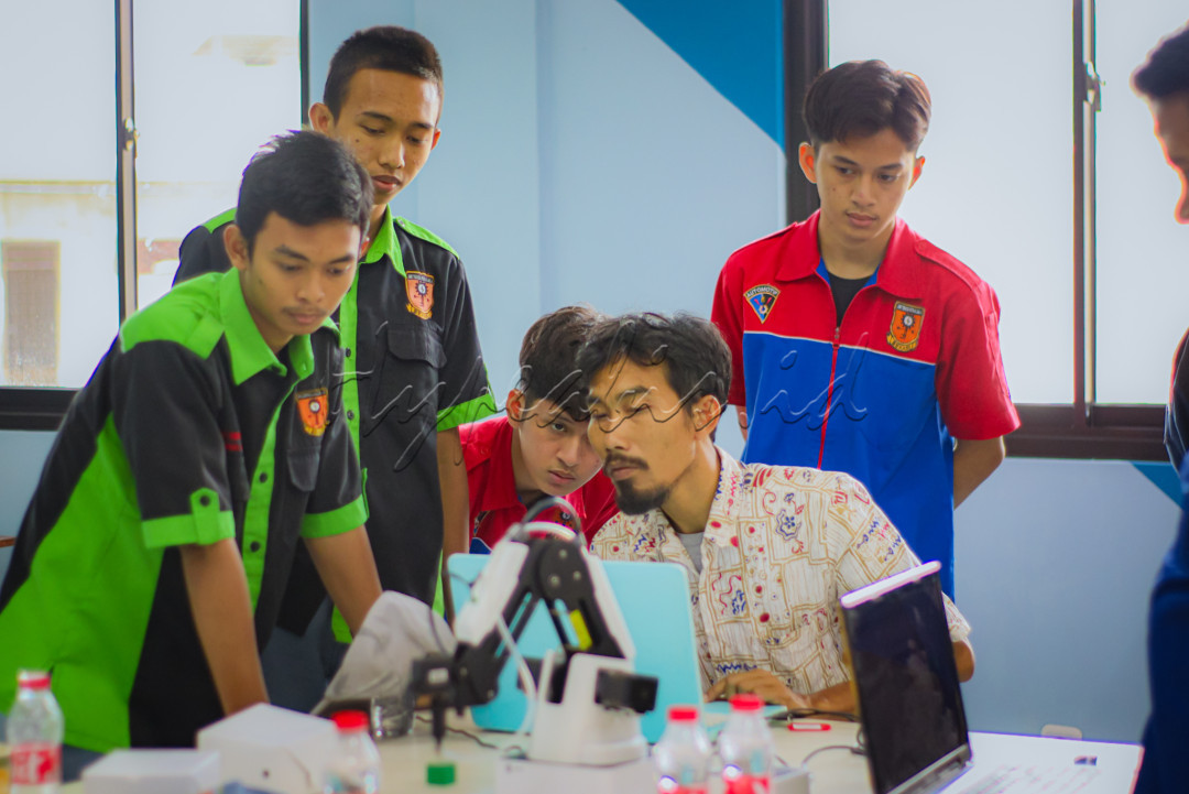 Pendidikan adalah senjata paling ampuh yang dapat kamu gunakan untuk mengubah dunia