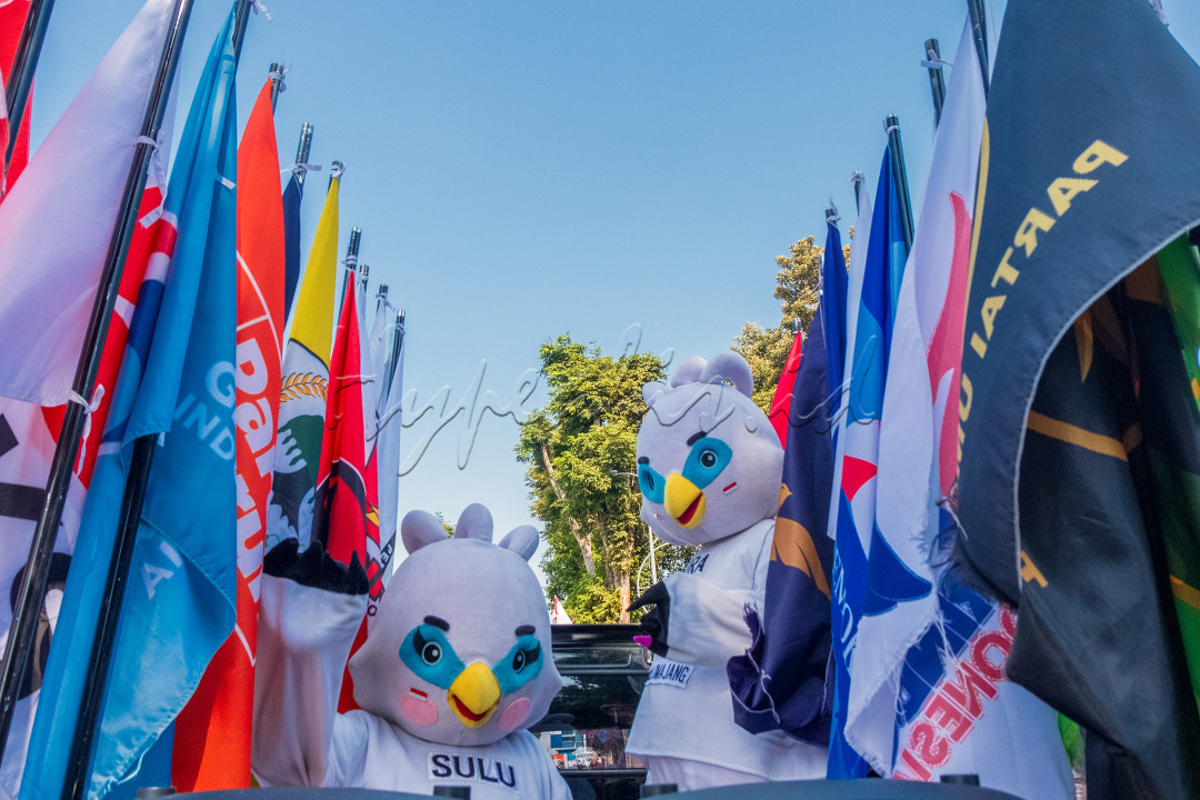 Bersama-sama, SURA dan SULU membawa makna &ldquo;Suara Rakyat, Suara Pemilu.&rdquo; Dengan mimik muka yang ceria, SURA dan SULU merepresentasikan pemilih Pemilu 2024, yang diprediksi akan didominasi oleh generasi muda.