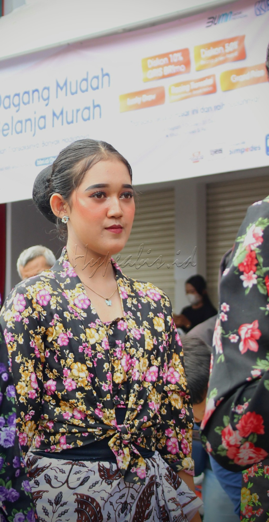 Dalam upaya memperkenalkan Pasar Gedhe Klaten. Pemkab Klaten mengadakan beberapa acara dan event salah satunya lomba foto Klaten On the Spot yang diadakan bulan November lalu.
<div>diharapkan melalui event ini akan menjadi daya tarik Pasar Gedhe Klaten.&nbsp;</div>