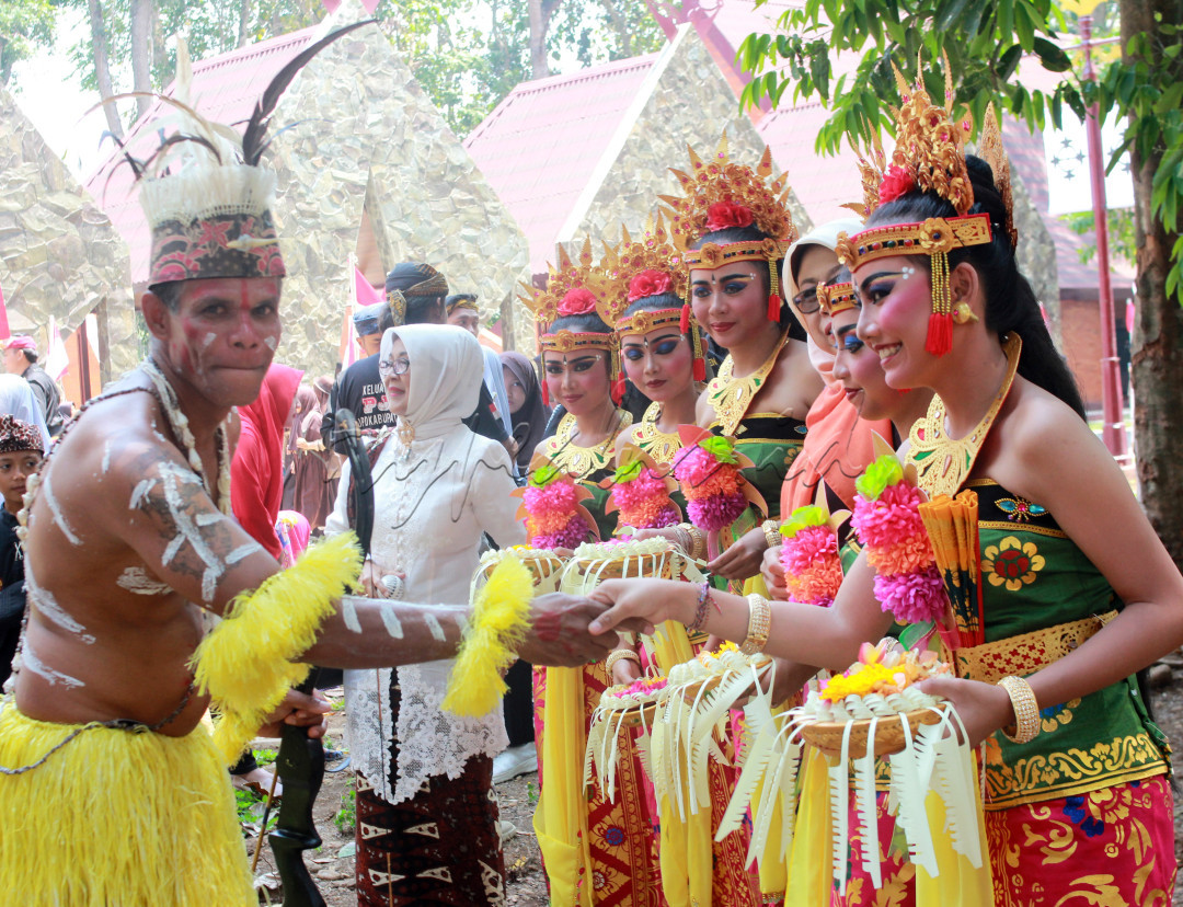 Sosial Budaya Bali Papua Kolaborasi antara Sosial Budaya Bali dengan Papua dalam rangka memperingati gong perdamaian juga merawat kebhinekaan&nbsp;