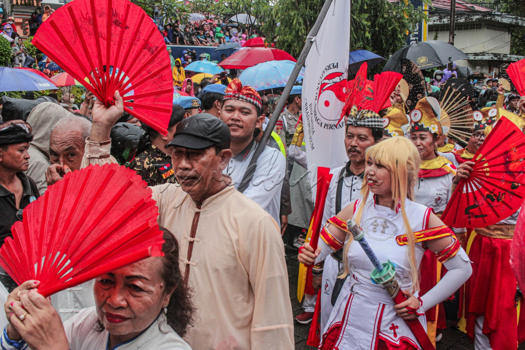 Parade Budaya Imlek ini, hanya diadakan pada saat perayaan hari Imlek tahun baru perayaan&nbsp; besar chinese ini, dan di perayaan imlek diadakan lah sebuah parade festival Imlek yang berada di daerah pasar Badung dan lapangan Puputan Badung di Bali ini, karena perayaan ini memang banyak menampilkan beraneka ragam dari budaya yang ada khas dari chinese namun berkolaborasi dengan budaya nusantara dari indonesia maka disitulah ada uniknya di parade budaya ini yang menjadi nilai solidaritas dari acara yang diadakan di Bali ini sehingga ini menjadi tontonan menarik bagi masyarakat Kota Denpasar, Bali ini juga