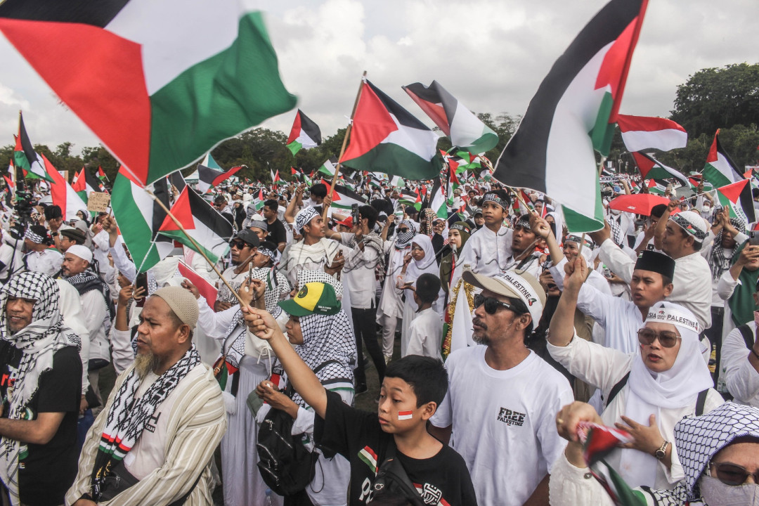 Aksi bela Palestina yang didukung oleh warga indonesia terutama acara aksi ini yang diadakan di Bali ini, sehingga aksi mendapat dukungan 100?ri para tamu undangan serta rakyat maupun juga acara ini diajaga ketat oleh para keamanan di daerah lapangan Bajra Sandhi Renon ini, sehingga aksi pembelaan ini diadakan demi membantu melepas penderitaan warga Palestina yang sedang di jajah oleh negara Israel yang ingin menguasai tanah milik rakya palestina sehingga seluruh dunia termasuk indonesia tidak tinggal diam untuk membela negara Palestina yang terus tiada henti menyerang sampai berakhir