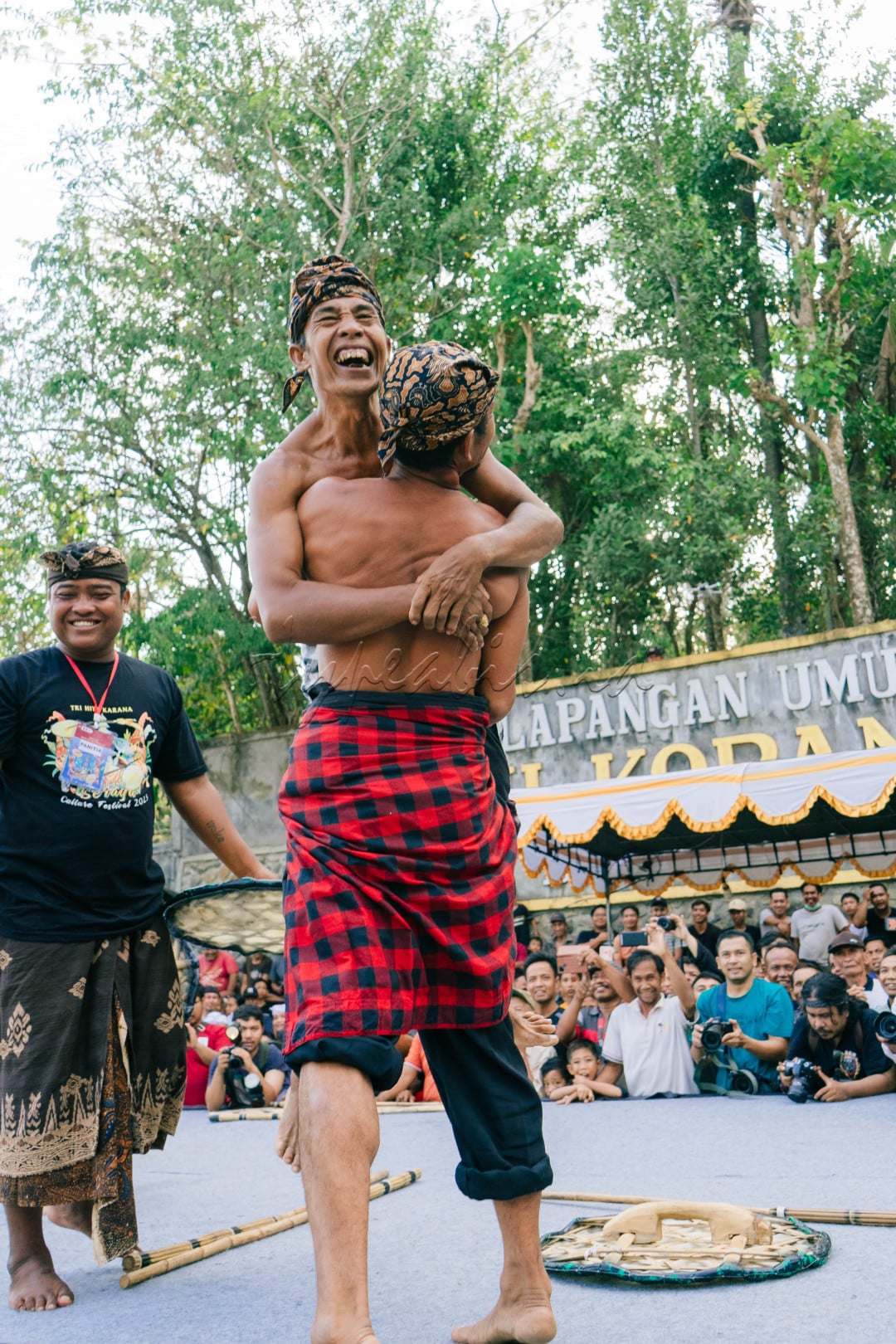 Festival Gebug Ende merupakan ajang berkumpulnya pemuda Desa Seraya, Kabupaten Karangasem-Bali. Melalui ruang kebudayaan ini, masyarakat mampu menguatkan semangat persatuan antar sesama. Hal ini sejalan dengan semangat Kebhinekaan Bangsa Indonesia. Oleh sebab itu pamentasan kebudayaan penting untuk dijaga