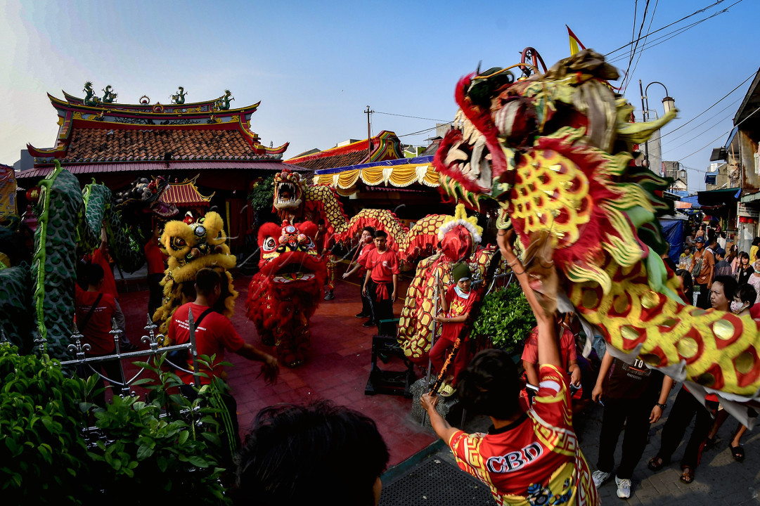 Sejumlah barongsi di kota Tangerang menghikuti festival Barongsai yang diadakan Vihara Boen Tek Bio, Tangerang