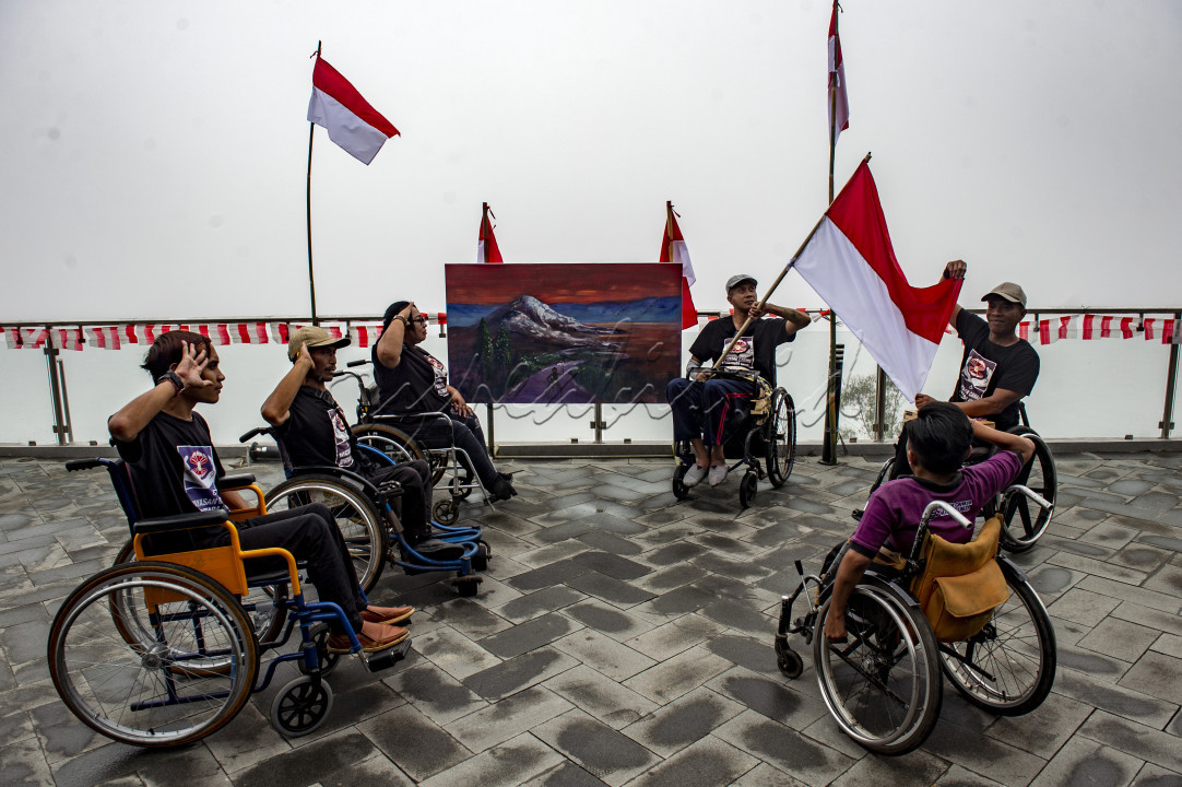 Para penyandang disabilitas yang hadir dalam sebuah perayaan hari kemerdekaan RI di Kintamani Bangli wujud dari sebuah penghormatan kepada tanah air dalam semangat kebersamaan dalam keterbatasan